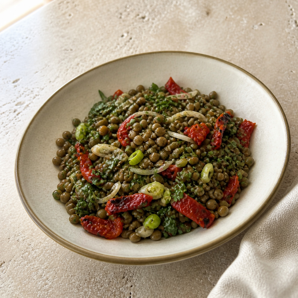 Alıç sirkeli yeşil mercimek salatası